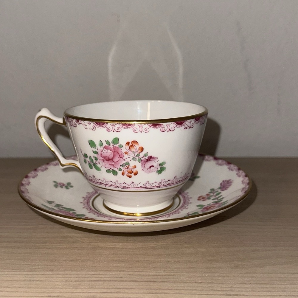 Vintage Crown STAFFORDSHIRE Hand Painted Bone China Tea Cup & Saucer Floral - Picture 2 of 9